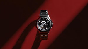 G-STEEL GST-B1000 | 無邊界極簡金屬錶 新登場 承襲初代 DW-5000C 經典八角輪廓，以全新視角詮釋 G-SHOCK...