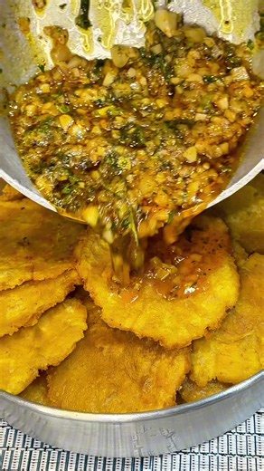 Patacones al ajillo — receta fácil y crujiente
