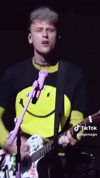 Emotional Performance of Machine Gun Kelly's 'Lonely' on SNL