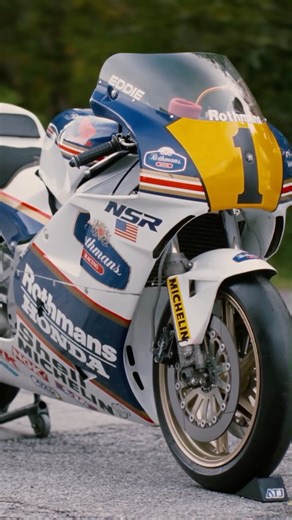 Chapter 1 – The Legend Appears The 1989 NSR500 ridden by Eddie Lawson makes its appearance. Take a slow look at this legendary machine—every curve, every detail. #Honda #NSR500 | HRC - Honda Racing Corporation