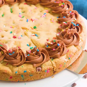 402K views · 5.3K shares | Can't decide between a cookie and a cake? I've got your back! WRITTEN RECIPE: https://thestayathomechef.com/chocolate-chip-cookie-cake/ | The Stay At Home Chef | Facebook