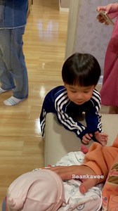 น้องสาวร้องไห้พี่ชายจะปลอบยังไงนะ 🙂 #beamoiltwinbabies #BeamOildoubletwins | Beamkawee