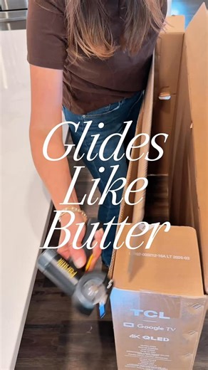 🎀 Breaking down boxes shouldn’t feel like a workout. ✨ Follow Comment “BOXES” & I’ll send you the link to this goat of box cutters. #amazonfinds #amazonmusthaves #amazonhome #boxcutter #momlifehacks breaking down boxes | cardboard cutter | cuts through cardboard | locking blade cutter | no hand strain cutter | easy way to breakdown boxes | Simply With Julia