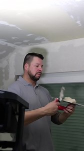 Light up every job with the SYSLITE KBS C 🔦⚡ No power on-site? Too little light? No problem! The compact, cordless SYSLITE KBS C delivers up to 5000 lumens of daylight-quality brightness, exactly where you need it—whether on the floor, wall, or ceiling. ✅ Bright & Adjustable: Infinitely dimmable, from full power to the perfect soft glow. ✅ Hands-Free Flexibility: Swivel the lamp body, attach it with built-in magnets, or mount it on a tripod. ✅ Built Tough: Shock-proof, dust and splash-resistant