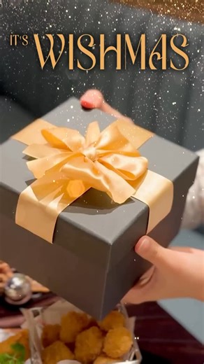 🎁 完美禮物・搵到喇！ 最窩心嘅禮物，永遠都係可以一齊分享嘅美食。無論送驚喜、送心意、送感謝，Ruby Tuesday 都有啱心水嘅選擇。 由禮券到節日限定，一份味道，一份心意。 👉 送出屬於你嘅美味祝福。 🎁 Found it! The Perfect Gift… Good food makes great memories, and that’s exactly what you’re gifting. Whether it’s a surprise treat or a festive thank-you, Ruby Tuesday has the perfect pick for everyone. From vouchers to holiday specials, wrap up the joy of dining. 👉 Give the gift of great taste. #RubyTuesdayHK #聖誕聚會 #聖誕好去處 #聖誕 #XmasMenu | Ruby Tuesday Hong Kong