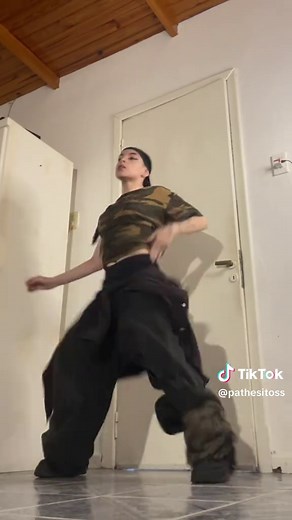 Energetic Dancehall Routine by Sam
