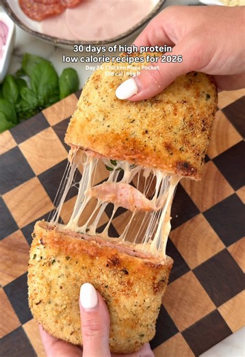 DAY 24: CHICKEN PIZZA POCKET 🍕 30 days of high protein, low calorie recipes. Find all my recipes on my substack at the link in my bio!