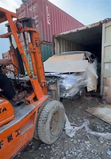 Toyota Car Unloading Process from Containers in Japan