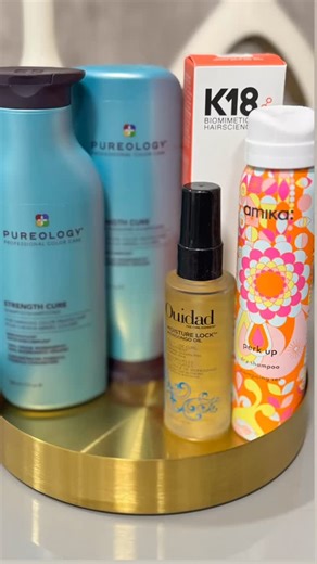 ✨ Luxury Extensions Aftercare ✨ Healthy hair is the foundation of flawless extensions — and your regimen matters just as much as your install. 🌸 Pureology Strength Cure Shampoo & Conditioner – Infused with keravis protein and astaxanthin to rebuild strength, protect color, and keep extensions soft vibrant. 💎 K18 Leave-In Molecular Repair Masque – A game-changer that rebuilds keratin chains from the inside out. Just 4 minutes to reset your strands and keep extensions thriving. 🌿 Ouidad Mongong