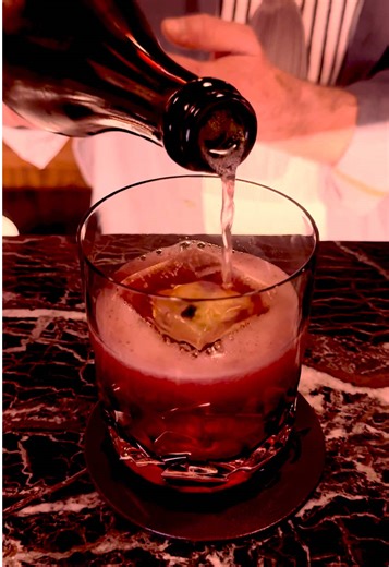 Bring your lover to the No Regrets Lounge, and treat them to our #valentines #cocktail alongside a pot of #caviar because romance most certainly isn’t dead 🥀@Burlington Arcade