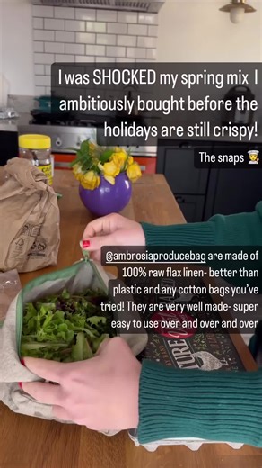 This spring mix was bought on 12/10 and forgotten until 12/28 and still has that CRISP 🧑‍🍳 . Save your produce from dying in the refrigerator again, try something new with our 100% raw flax linen produce bags. . Vegetables, leafy greens, berries and mushrooms . #ecoliving #sustainableliving #freshgreens #csa #farmfreshtoyou #farmfresh #leafygreend #kitchenaccessories #producebags #relatable