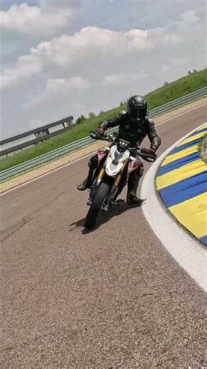 Testing the amazing Ducati Hypermotard V2 🔥 #ducati #hypermotard