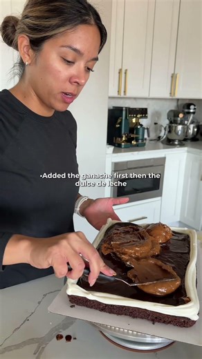 Cake decorating a 1/4 sheet cake with a whipped ganache. Easy step by step decorating process.👩🏽‍🍳♥️