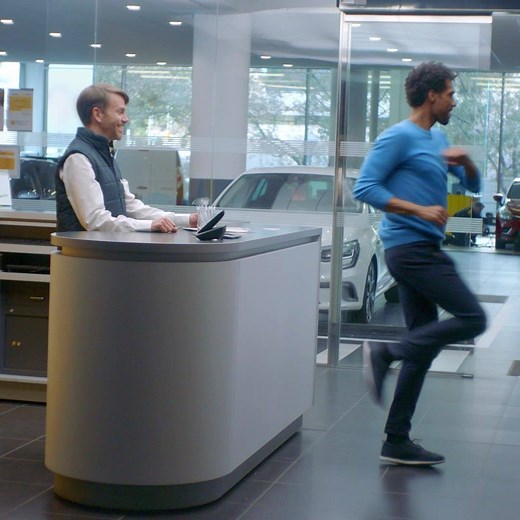 3 ans d’entretien 3 ans de garantie : L’offre Renault OCCASIONS 3 3 pour 1 € de plus rend la révision très festive.🕺 #DanseDeLaFierté | Renault