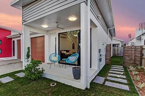 EXPLORE: 20 Rowley Place, Burdell, North Shore NOW: $268,000 OPEN HOME: Sat 5th August @ 9.30am Call Allison Gough on 0421583168 to inspect Super neat and stylish modern cottage design with garden space. SEE MORE AT: https://exploreproperty.com.au/property/20-rowley-place-burdell-qld-4818/ #Cure #EasyLiving #Everthingiscloseby #Stylish #Livable #NorthShore #Burdell #Townsville #ExploreProperty #Mode | Allison Gough l Ray White Townsville