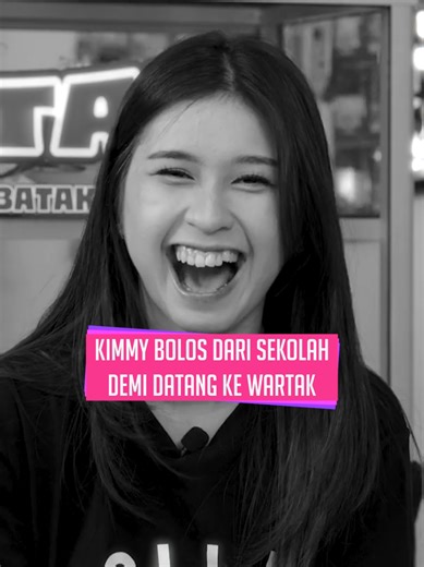 Matematika emang ilmu yang menyenangkan, tapi bolos ke Wartak jauh lebih menyenangkan! 😂 Siapa nih yang pernah bolos kayak Kimmy? 🖐️ #KimmyJKT48 #OllaJKT48 #Wartak #fyp