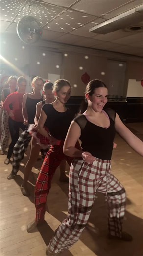 Bataille Academie of the Danse on Instagram: "Our middle schoolers are killing the tiktok game! #batamily #barringtondance #barrington"