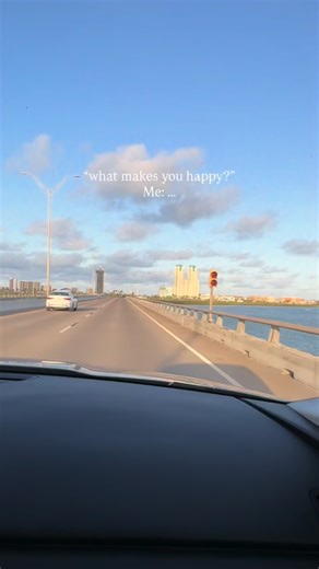 Hard not to feel good here 🌴 Sun, water and nowhere else to be. What’s your go-to spot on the island? #THEIslabd #TexasBestBeach #SPI #SouthPadreISland | Visit South Padre Island