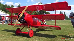 Gernot Bruckmann flies his gian triplane Fokker DR1 65% at the Airshow of MFC-Hurlach 2017 FULL VIDEO >> https://youtu.be/y_dJfq8u1aE Model data: Maßstab / Scale: 1/1.5 Spw / Wingspan: 4.8 m (96.5") Engine: Valach 7 Cyl.Radial 820 cc Propeller: 59" Gewicht / Weight: 88 Kg (194 lb) Kit: Bill Hempel | RC Scale Airplanes