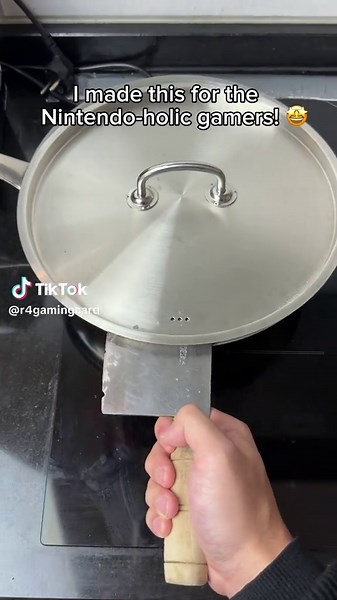 Only real Nintendo fans know the old R4 card ! 👾🎮🎅