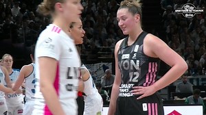 L’ARBITRAGE AU FÉMININ ✅ Le témoignage d'arbitres lors des Finales de Coupe de France 2023 sur les avantages que chacun(e) peut retirer de l’arbitrage 🎙 Le thème du jour 👇 PROGRESSER COMME JOUEUR 👀 Découvrir des règles, travailler sa pédagogie, enrichir sa culture basket : deviens arbitre 🏀 #TousEngagés | Fédération Française de BasketBall