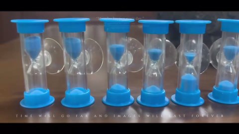 2 Minute Sand Timer with Suction Cup, Small Blue and Pink Acrylic Hourglass Sand Clock Set, Plastic Glass Mini Sandglass for Toothbrush Classroom Games Kitchen (Pack of 2)