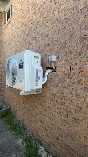 One of our recent installs! Reliable cooling starts with quality installation 🛠️☀️ Get in quick before the end of the year 📝 Please don’t hesitate to contact Lake and Valley Air conditioning. 📞 0447 168 717 📧 admin@lakeandvalleyairconditiong.com.au #airconditioning #hvac #heating #hvaclife #airconditioner #hvacservice #ac #cooling #hvactechnician #hvactech #actron #install #heatingandcooling #hvacrepair #hvacinstall #refrigeration #hvacr #maintenance #daikin #hvaccontractor #aircon #acrepair