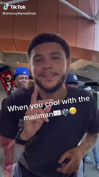 #duet with @usimmango #usps #funnymailman #yourfavoritemailman #fyp #dancingmailman #mailmanproblems #funny #dancing