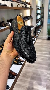🐍 BETHESDA – Luxury in Every Step 🖤 Crafted from 100% real python leather with hand-finished tassels. Limited stock. No restocks. This is more than a loafer — it’s a statement. 🖤 Bold design 🖤 Exotic material 🖤 Vinci’s exclusive comfort fit 🚨 Don’t miss out – once it’s gone, it’s gone. 📍Shop now at vincileather.com #LuxuryShoes #PythonLeather #MensStyle #VinciLeather #StatementLoafers #ExoticStyle #LuxuryFashion #BethesdaLoafers | VINCI Leather