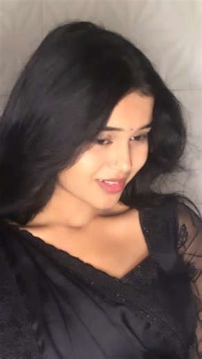 NEHA❤ on Instagram: "🖤soneya I forgot lyrics😭"