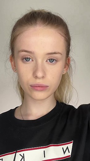 Twisting all my limbs for you 👀 #twistingallmylimbsforyou #contortionist #makeup | Honeyroseloves