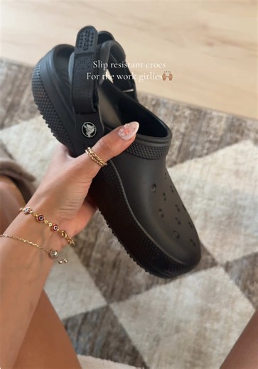 Slip resistant crocs for the working baddies🙌🏽💕 @Crocs #crocs #slipresistantcrocs #slipresistantshoes #workshoes #workingmoms