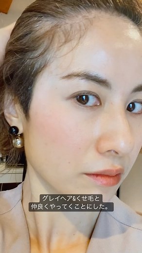 Yukari くせ毛と白髪を魅力に変える | 今日はジェルなし、濡らした髪にCurl Smithのヘアクリーム&自然乾燥です。前髪のカールが出にくくて、チートしてヘアアイロンでワンカール作ってみたけどなんか違和感… 昨日久しぶりにソーシャライズしたから今日はちょっと疲れてます…だから楽チンヘア一択。... | Instagram