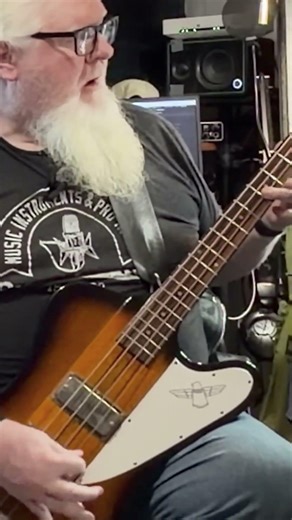 What in the world?!#sweetwater #dothingsyoudontwanttodo #bass #confused