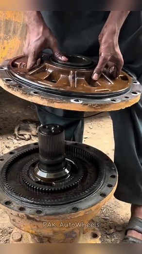 CAT Grader Wheel Tandem Open And Replace Seal kit #grader #cat #shorts #reels #mechanical #workshop #rebuilding