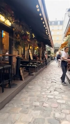 Saint Germain des Pres on Instagram: "Balade dans la célèbre Cour du commerce saint-andré et pourquoi pas une halte au Pub Saint-Germain Take a stroll through the famous Cour du commerce saint-andré and why not stop at the Pub Saint-Germain? Crédit video tiktok fielawinston Follow us on IG: @saintgermaindespres_org www.saintgermaindespres.org © Paris, Always an Amazing idea! #saintgermaindespres #rivegauche #courducommercesaintandre #pubsaintgermain"