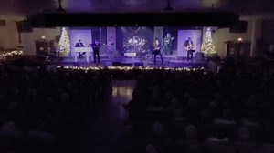 The 🍊range Blossom Opry Band's version of the classic TransSiberian Orchestra Christmas Electric Light Show ✨️ The OBO Band is by far the Best Band the State of FL. Great job Producer and director Bobby Randall and the OBO Band for 6 Sold Out Country Christmas Concerts. 🎄Merry Christmas 🍊Visit the historic OBO obopry.com #obo #fasteddiethelightingking #rogerandheatherbeyersorangeblossomopry #orangeblossomopryweirsdalefl #obocountrychristmas #dougstock #nathansmith #edfalconer #dougstock #todd