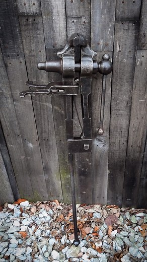 iron city fixed up and ready to work. #blacksmith #vise #repair . . . . #blacksmithing #tools #blacksmithtools #oldtools #vintage #beforeandafter #fyp