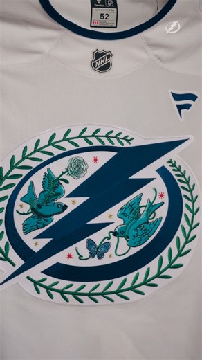 Meet Jared Wright – The artist behind this year's Hockey Talks jersey design through our Local Artist Collaboration Program! See ya at our Hockey Talks Night on Jan. 20 🤝 | Tampa Bay Lightning