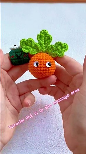 crochet a lovely carrot within 20minutes, tutorial is avaiable