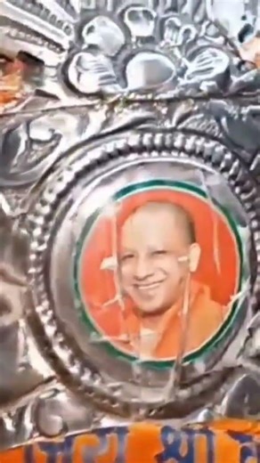 5 करोड़ के सोने के जेवरात पहनने वाले गूगल गोल्डन बाबा, मुकुट पर क्या लिखा