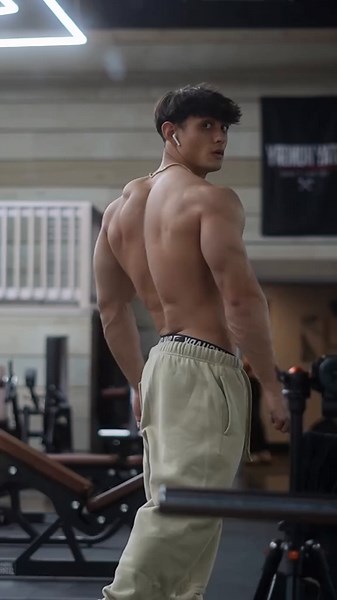 Muscular Model #model #training #body #italia #muscular #muscles