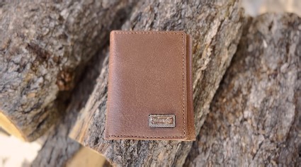 Wrangler Wallet for Men, Genuine Leather Mens Trifold Wallet RFID Blocking Slim Minimalist Front Pocket - Thin & Stylish with ID Window in Gift Box, Unique Father's Day Gifts, Brown