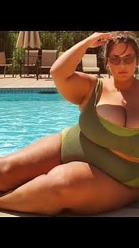 Nicole Johansson - Full Figured Curvy Body Positive Plus Size Fashion Model | Facts Bio