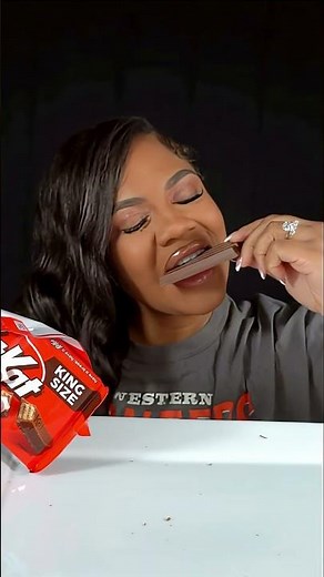 King size Kit Kat vs Giant Hershey 🍫 Which would you pick? Kit Kat vs Hershey mukbang chocolate