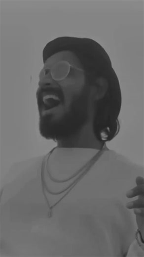 ‎اسرار منصوری‎ on Instagram: "Samajh mein aaya nahin aaya hota, to abhi tak Hip Hop yahan tak nahin aaya hota.” Yeh sirf ek bar nahi, pura sach hai. Hip Hop ko samajhne wale kam the, mehsoos karne wale aur bhi kam. Lekin jo asli the, woh rukke nahi. Na language ka darr, na system ka pressure — bas sach aur sound. Aaj jo scene khada hai, woh overnight nahi bana. Years of grind, rejection, aur independent fire ka result hai. Aur jab baat impact ki ho, toh sirf gaane nahi — soch, culture aur awaaz