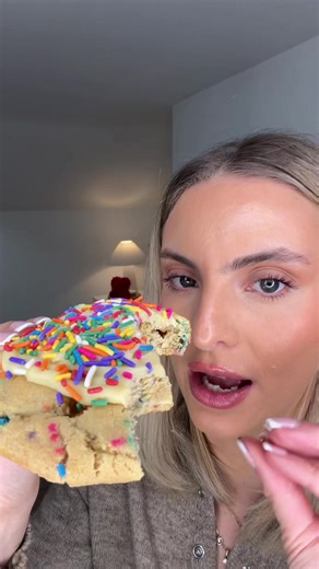 @Pleese know what their doing 🤩 #mukbangeatingshow #mukbang #snacks #cookiemukbang #tiktokmademebuyit