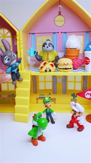 Flash Sloth Shows Super Speed KICK?! 🐰 Off the Dollhouse Floor!