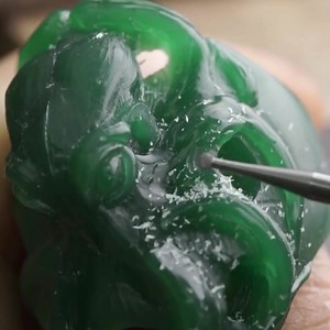 373K views · 5.4K reactions | The detailing on this octopus pendant from ape_object is incredibly well done. When last did you make use of lost wax casting at the bench? Lost wax casting includes a wax model that is molded in plaster investment. The wax is then melted out through the use of a kiln and the remaining mold is filled with molten metal. Video Credits: IG  ape_object | The Ganoksin Project | Facebook