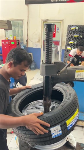 Here's how to install car tires on rims.#car #tires #hsr #short #viral